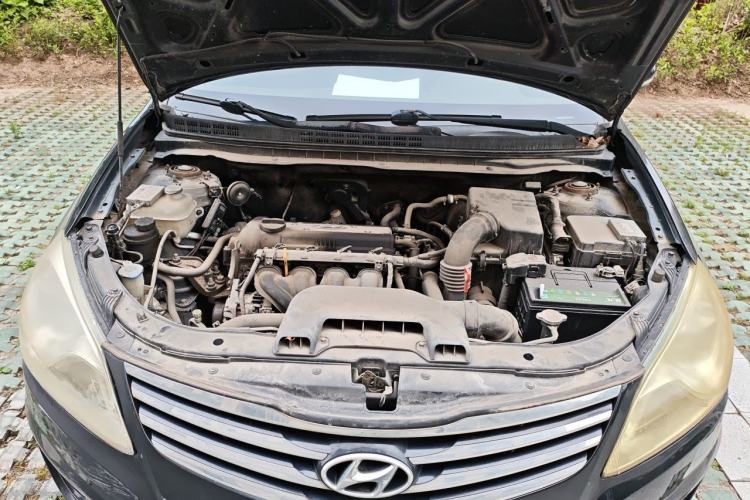 Used Hyundai Celesta 2011 1.6L Automatic Luxury Version Engine Bay
