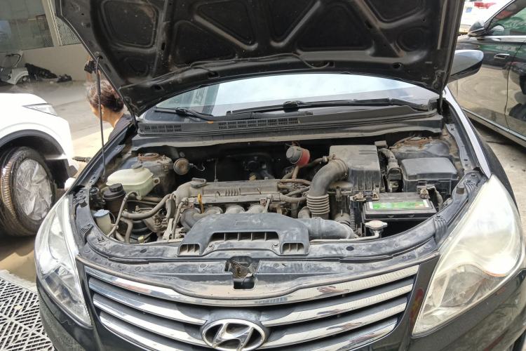 Used Hyundai Celesta 2011 1.6L Manual Comfort Edition Engine Bay