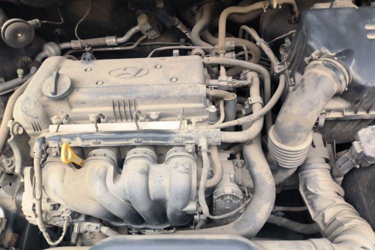 Used Hyundai Celesta 2011 1.6L Manual Luxury Model Engine Bay