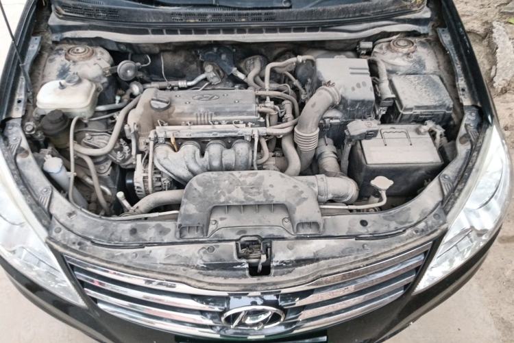 Used Hyundai Celesta 2011 1.6L Manual Comfort Edition Engine Bay