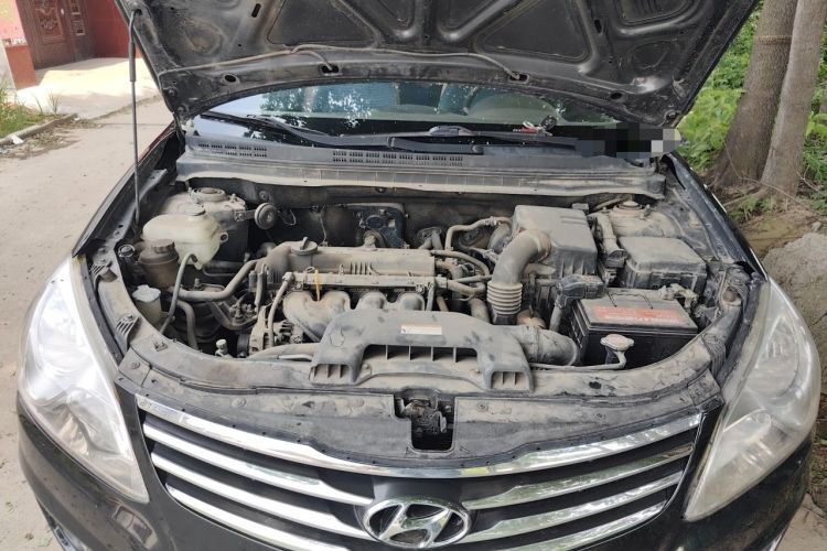 Used Hyundai Celesta 2011 1.6L Manual Comfort Edition Engine Bay