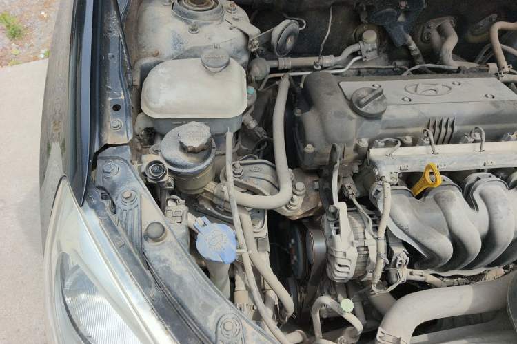 Used Hyundai Celesta 2011 1.6L Manual Luxury Model Engine Bay Right