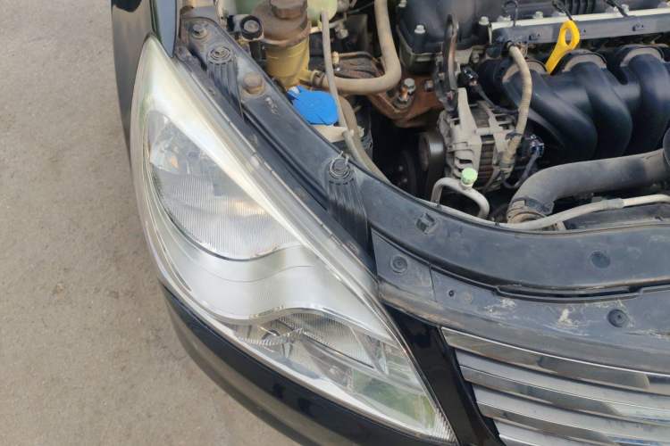 Used Hyundai Celesta 2011 1.6L Manual Luxury Model Engine Bay Right