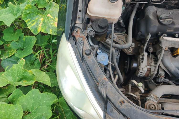 Used Hyundai Celesta 2011 1.6L Automatic Comfort Edition Engine Bay Right