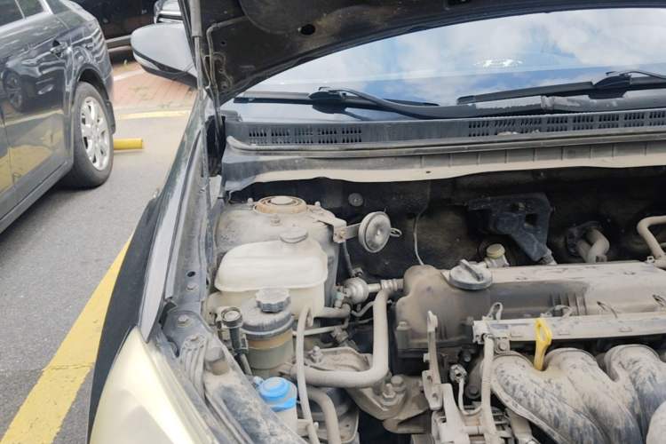 Used Hyundai Celesta 2011 1.6L Manual Luxury Model Engine Bay Right