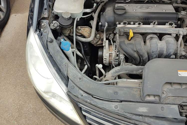 Used Hyundai Celesta 2011 1.6L Manual Comfort Edition Engine Bay Right