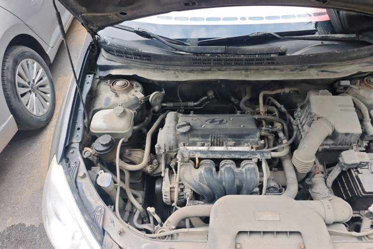 Used Hyundai Celesta 2011 1.6L Automatic Comfort Edition Engine Bay Right