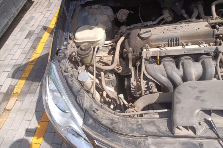 Used Hyundai Celesta 2011 1.6L Manual Luxury Model Engine Bay Right