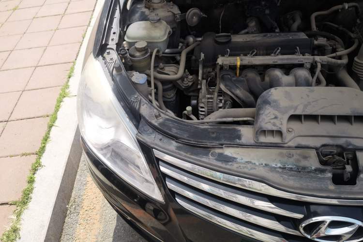 Used Hyundai Celesta 2011 1.6L Manual Comfort Edition Engine Bay Right