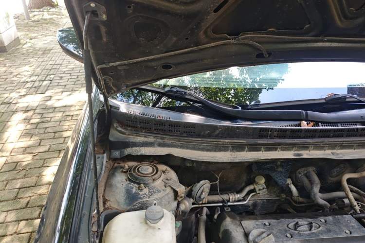 Used Hyundai Celesta 2011 1.6L Manual Comfort Edition Engine Bay Right