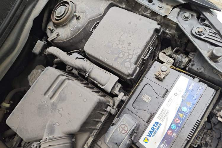 Used Hyundai Celesta 2011 1.6L Automatic Luxury Version Engine Bay Right