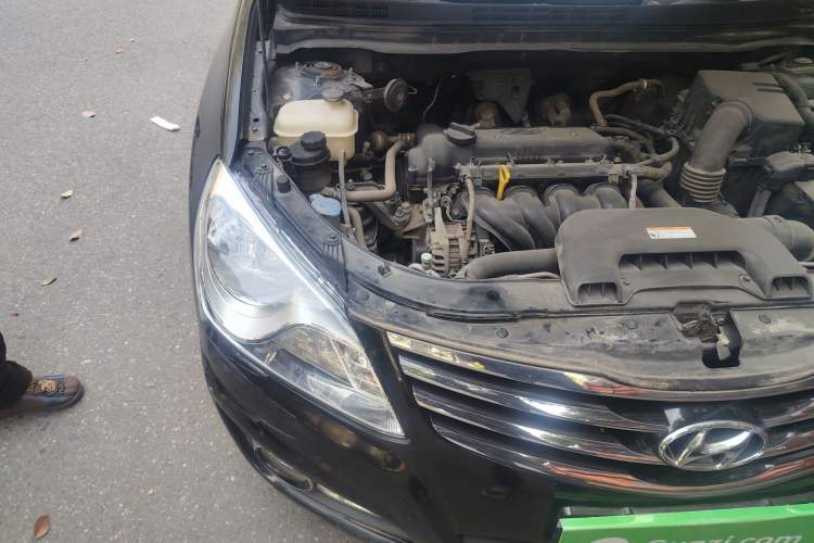 Used Hyundai Celesta 2011 1.6L Manual Comfort Edition Engine Bay Right