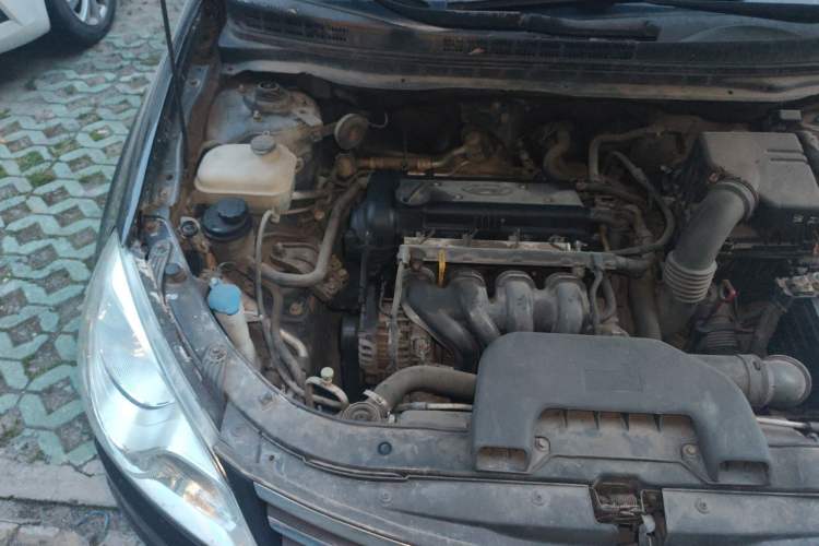 Used Hyundai Celesta 2011 1.6L Automatic Comfort Edition Engine Bay Right