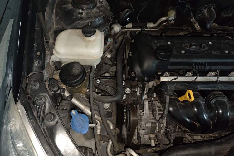 Used Hyundai Celesta 2011 1.6L Manual Luxury Model Engine Bay Right
