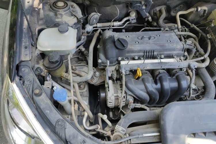 Used Hyundai Celesta 2011 1.6L Automatic Comfort Edition Engine Bay Right