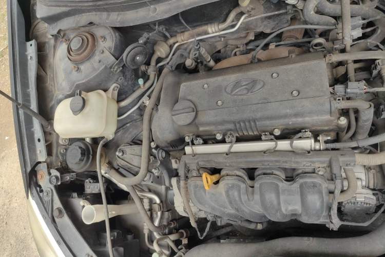 Used Hyundai Celesta 2011 1.6L Manual Comfort Edition Engine Bay Right