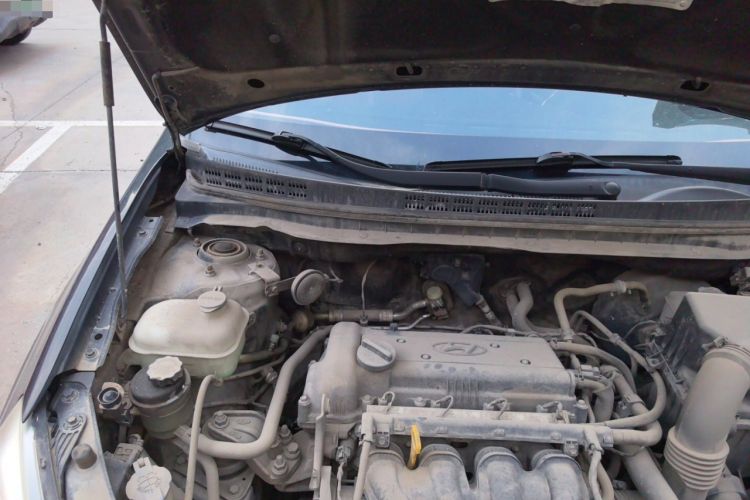 Used Hyundai Celesta 2011 1.6L Manual Comfort Edition Engine Bay Right