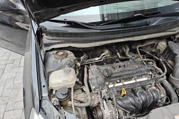 Used Hyundai Celesta 2011 1.6L Manual Luxury Model Engine Bay Right