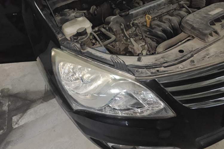 Used Hyundai Celesta 2011 1.6L Manual Luxury Model Engine Bay Right
