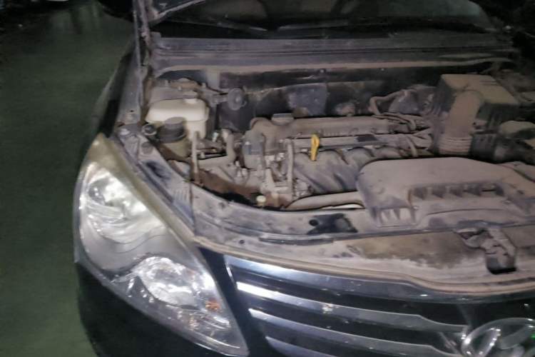 Used Hyundai Celesta 2011 1.6L Manual Luxury Model Engine Bay Right