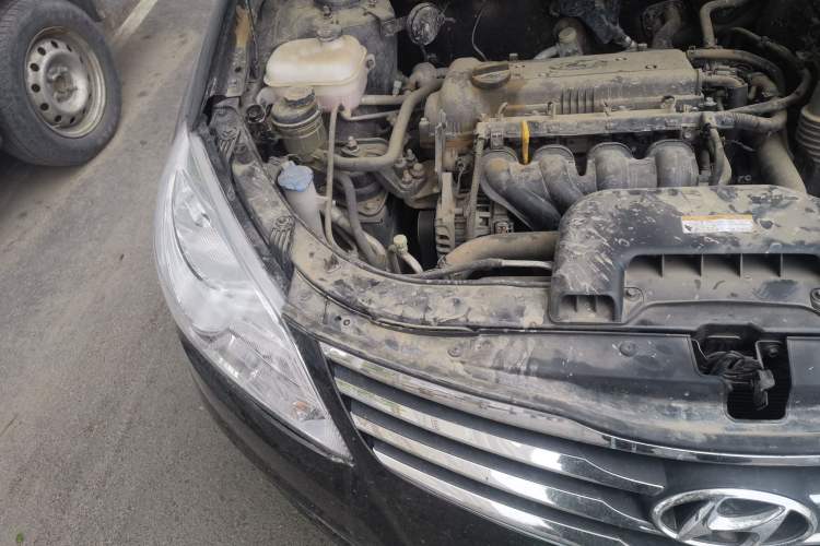 Used Hyundai Celesta 2011 1.6L Automatic Top-Tier Version Engine Bay Right