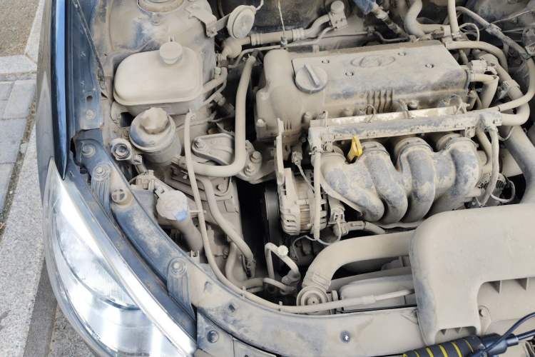 Used Hyundai Celesta 2011 1.6L Manual Comfort Edition Engine Bay Right