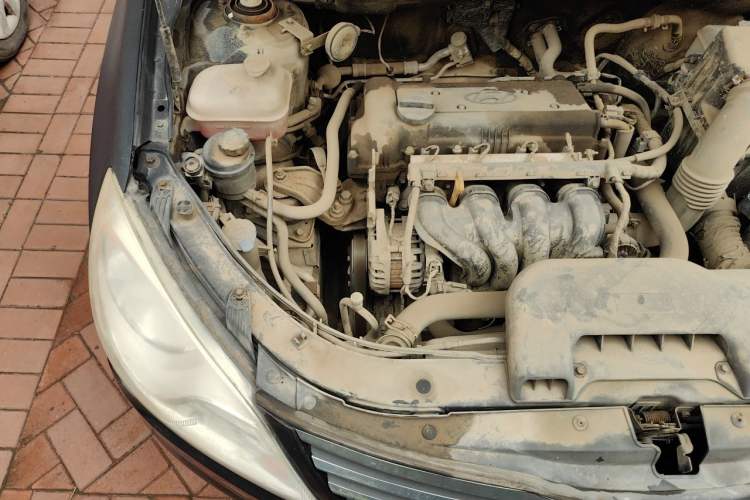 Used Hyundai Celesta 2011 1.6L Manual Luxury Model Engine Bay Right