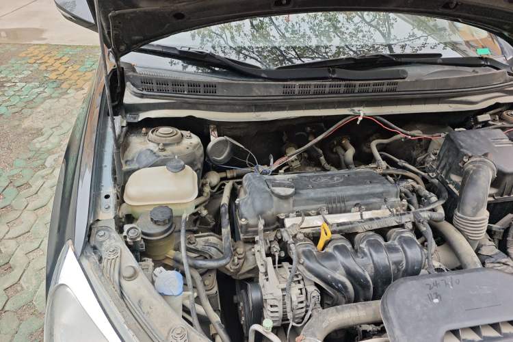 Used Hyundai Celesta 2011 1.6L Manual Luxury Model Engine Bay Right