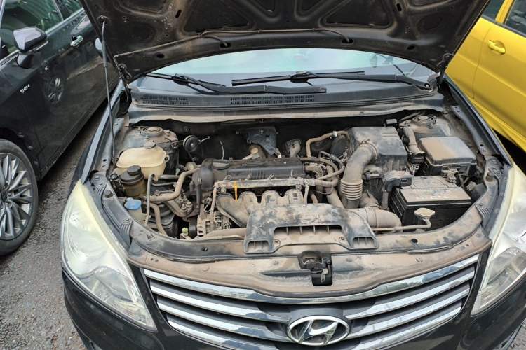 Used Hyundai Celesta 2011 1.6L Manual Comfort Edition Engine Bay Right