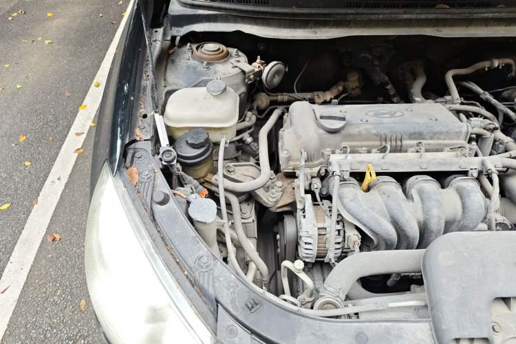 Used Hyundai Celesta 2011 1.6L Automatic Comfort Edition Engine Bay Right