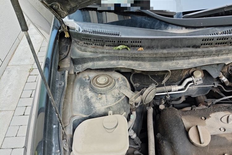 Used Hyundai Celesta 2011 1.6L Manual Luxury Model Engine Bay Right