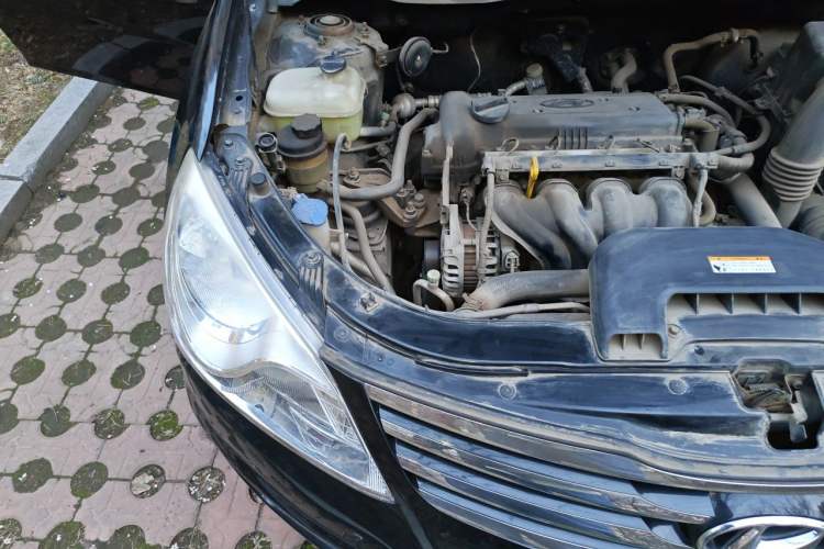 Used Hyundai Celesta 2011 1.6L Manual Comfort Edition Engine Bay Right