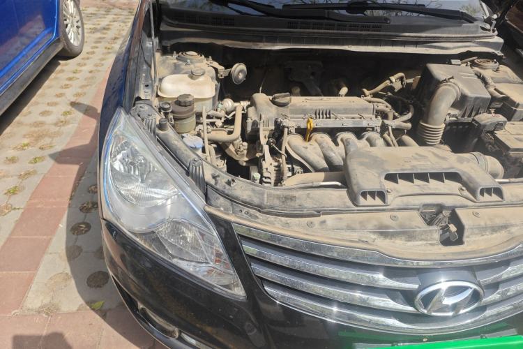 Used Hyundai Celesta 2011 1.6L Manual Luxury Model Engine Bay Right