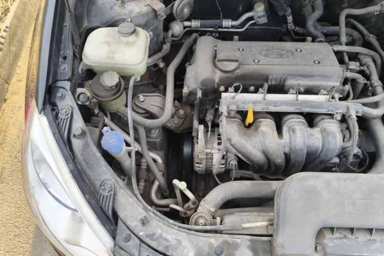 Used Hyundai Celesta 2011 1.6L Manual Comfort Edition Engine Bay Right