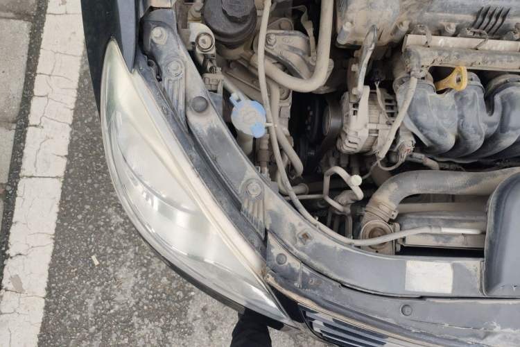 Used Hyundai Celesta 2011 1.6L Automatic Luxury Version Engine Bay Right
