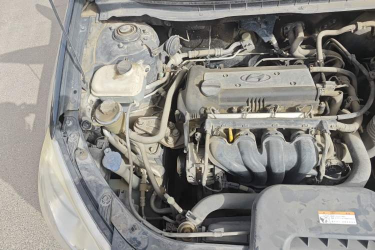 Used Hyundai Celesta 2011 1.6L Manual Comfort Edition Engine Bay Right