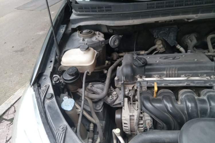 Used Hyundai Celesta 2011 1.6L Automatic Comfort Edition Engine Bay Right