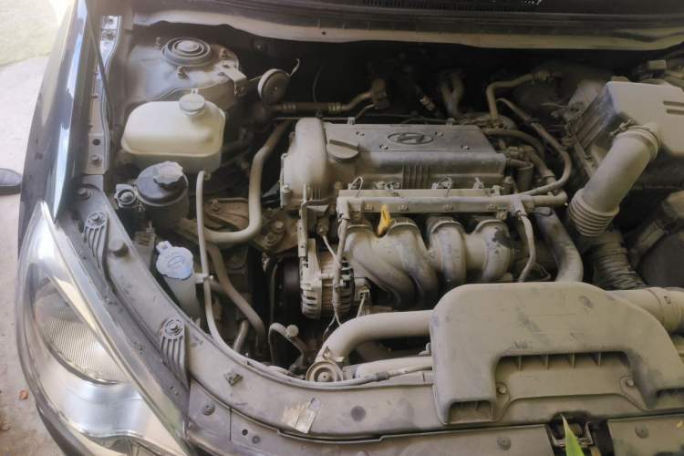 Used Hyundai Celesta 2011 1.6L Manual Top Trim Engine Bay Right