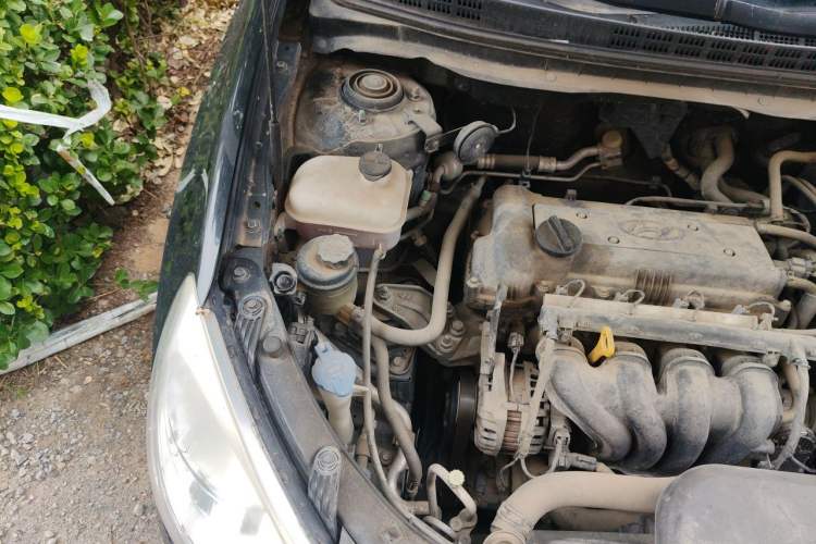 Used Hyundai Celesta 2011 1.6L Manual Comfort Edition Engine Bay Right