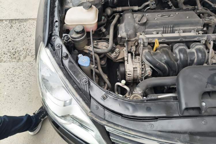 Used Hyundai Celesta 2011 1.6L Automatic Luxury Version Engine Bay Right
