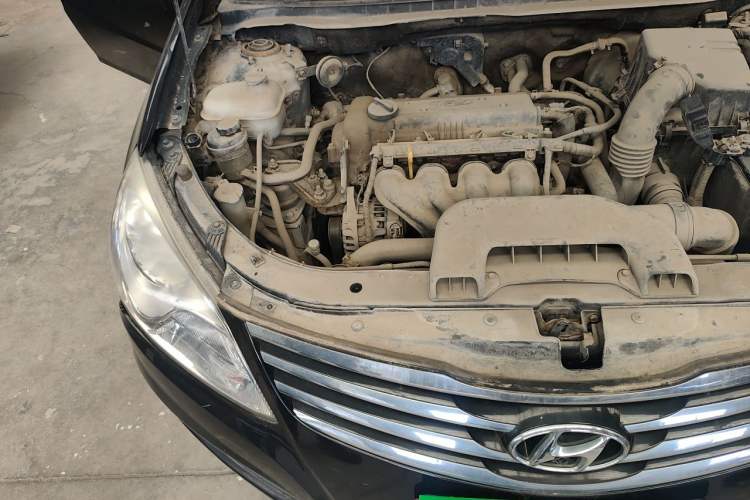 Used Hyundai Celesta 2011 1.6L Manual Comfort Edition Engine Bay Right