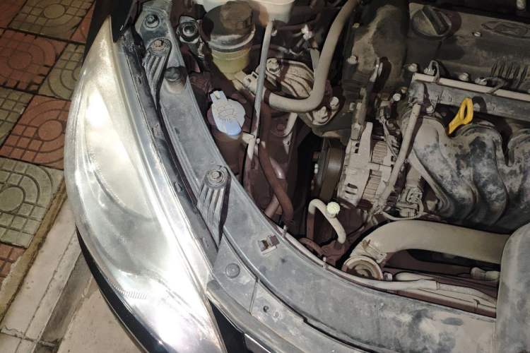 Used Hyundai Celesta 2011 1.6L Manual Luxury Model Engine Bay Right