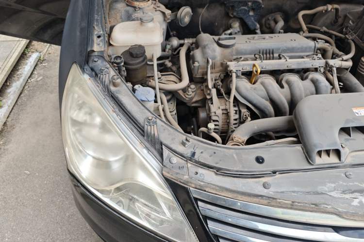 Used Hyundai Celesta 2011 1.6L Manual Comfort Edition Engine Bay Right