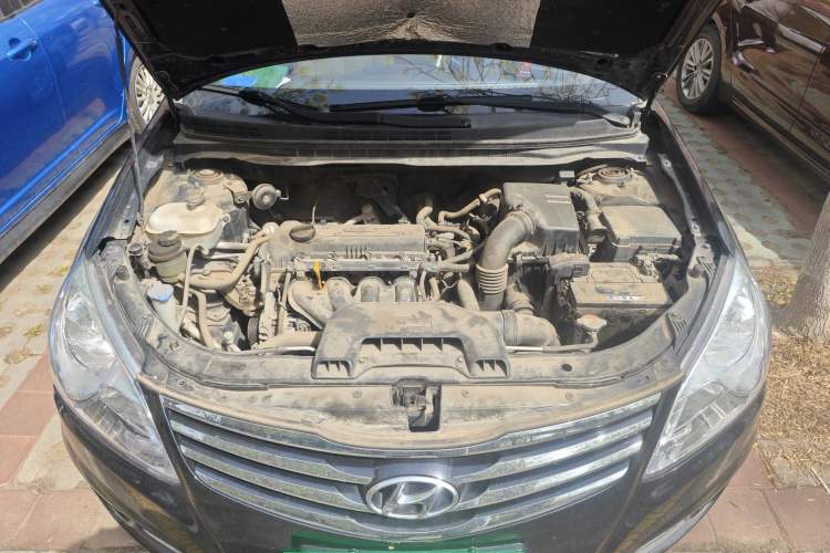Used Hyundai Celesta 2011 1.6L Manual Luxury Model Engine Bay