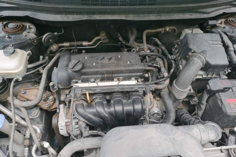 Used Hyundai Celesta 2011 1.6L Manual Comfort Edition Engine Bay