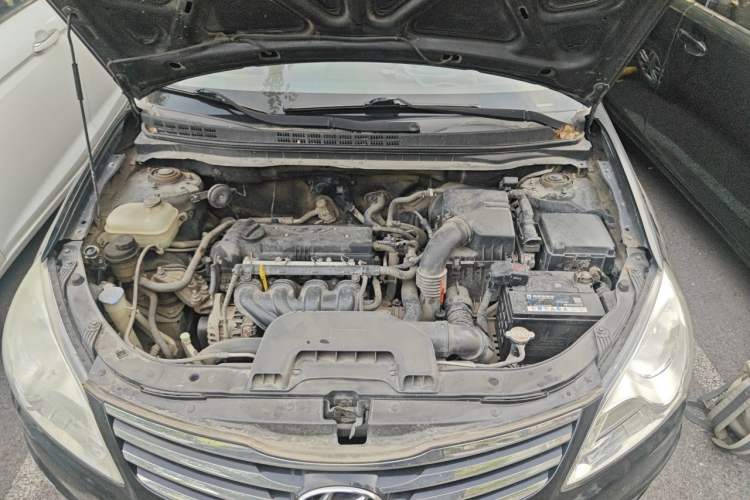 Used Hyundai Celesta 2011 1.6L Automatic Top-Tier Version Engine Bay