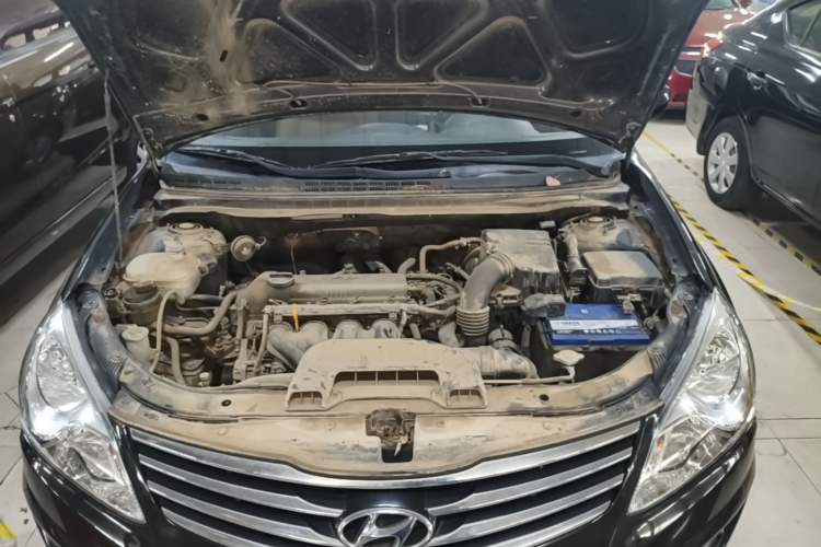Used Hyundai Celesta 2011 1.6L Manual Comfort Edition Engine Bay