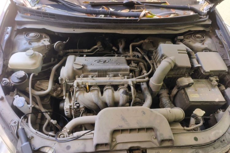 Used Hyundai Celesta 2011 1.6L Manual Top Trim Engine Bay