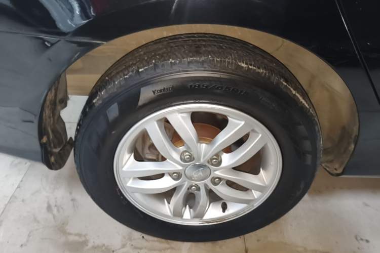 Used Hyundai Celesta 2011 1.6L Manual Comfort Edition Exterior 5