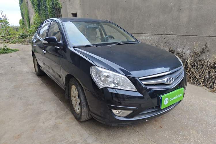 Used Hyundai Celesta 2011 1.6L Manual Luxury Model Front Right 45 Deg